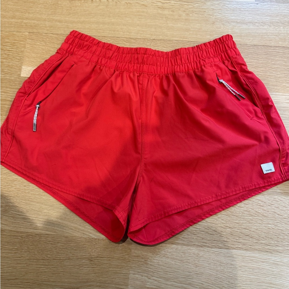 Vuori shorts size large